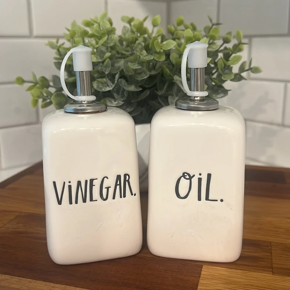 Cute Rae Dunn VINEGAR .& OIL.